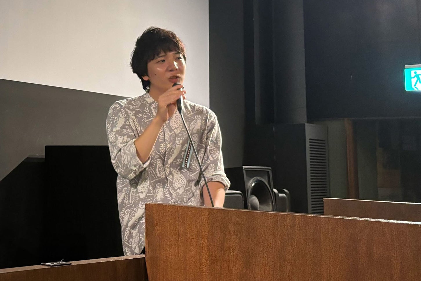 撮影終了を告げたあとも、実はカメラを回し続けていたという小川監督（写真右）。そこで語られた「友達がいなくなっちゃうね……」という言葉が、作品の核となった。