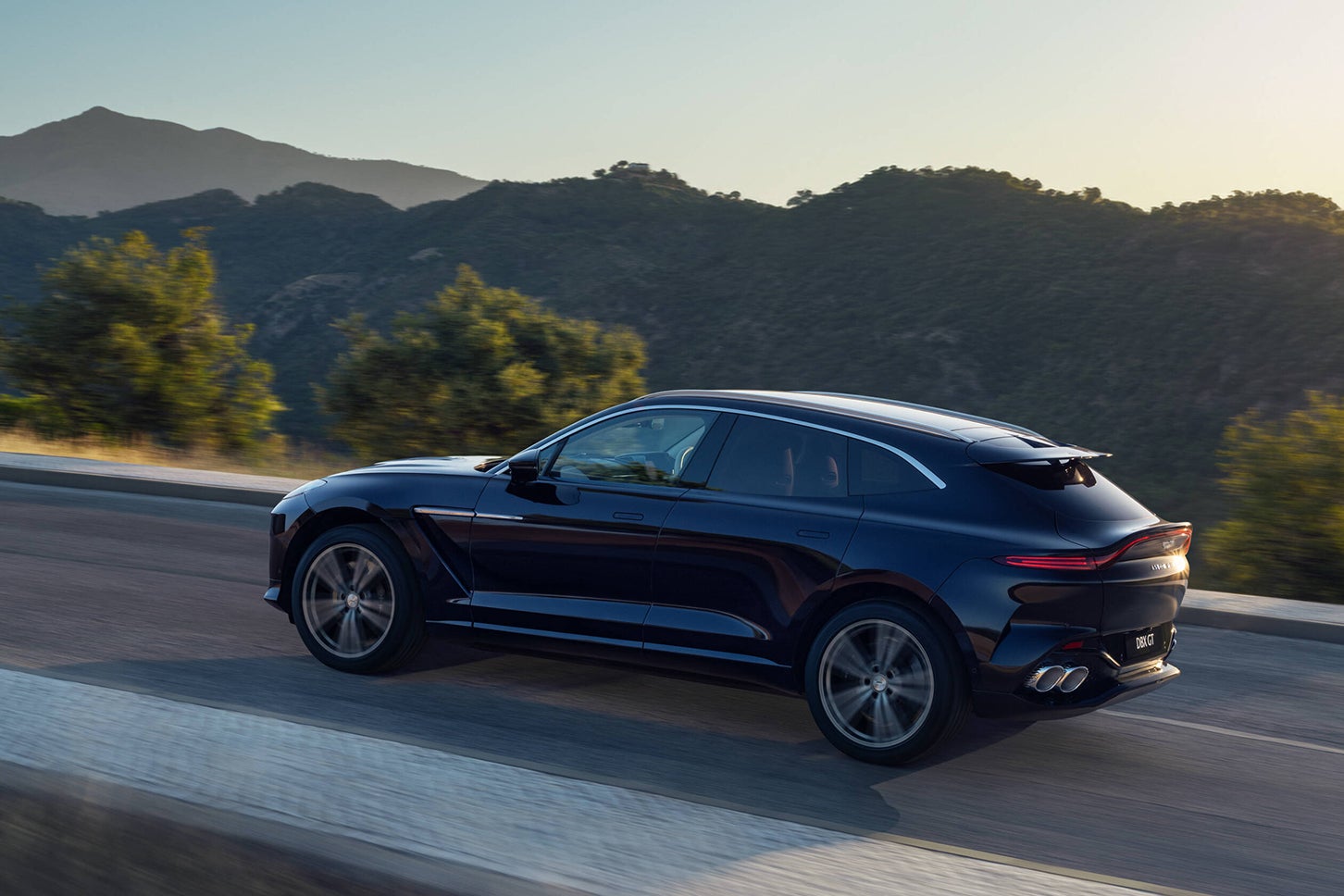 アストンマーティンDBX GT｜Aston Martin DBX GT