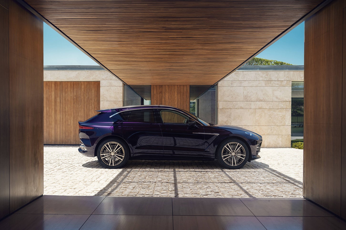 アストンマーティンDBX GT｜Aston Martin DBX GT