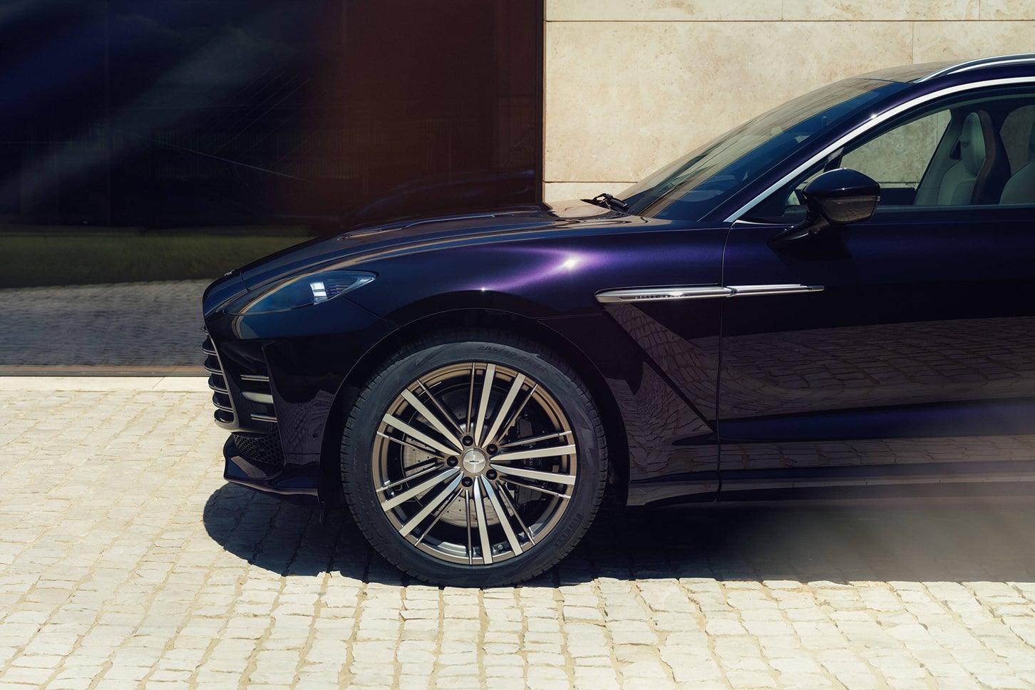 アストンマーティンDBX GT｜Aston Martin DBX GT