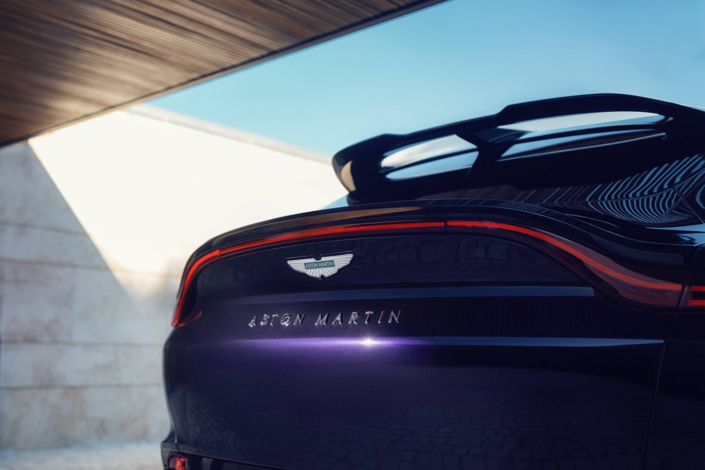 アストンマーティンDBX GT｜Aston Martin DBX GT