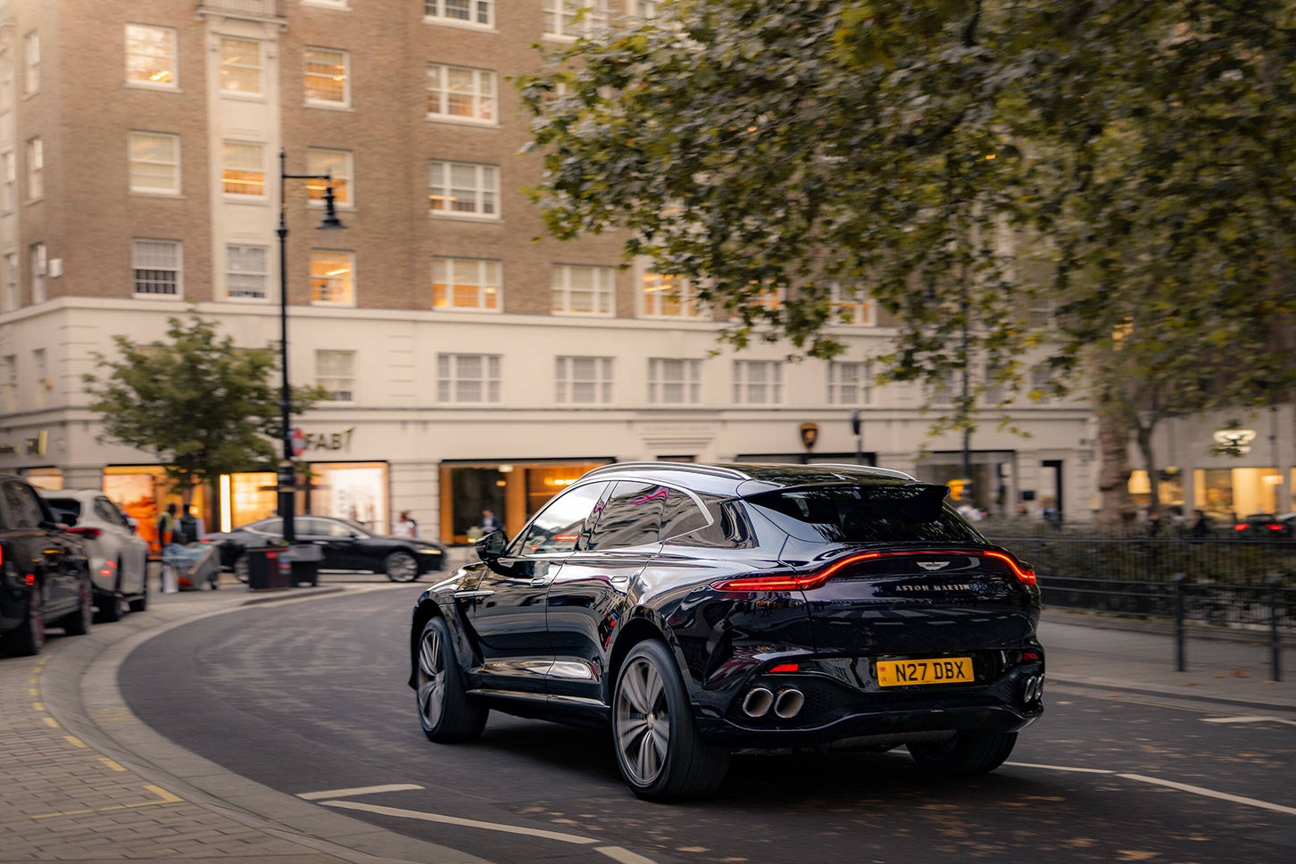 アストンマーティンDBX GT｜Aston Martin DBX GT