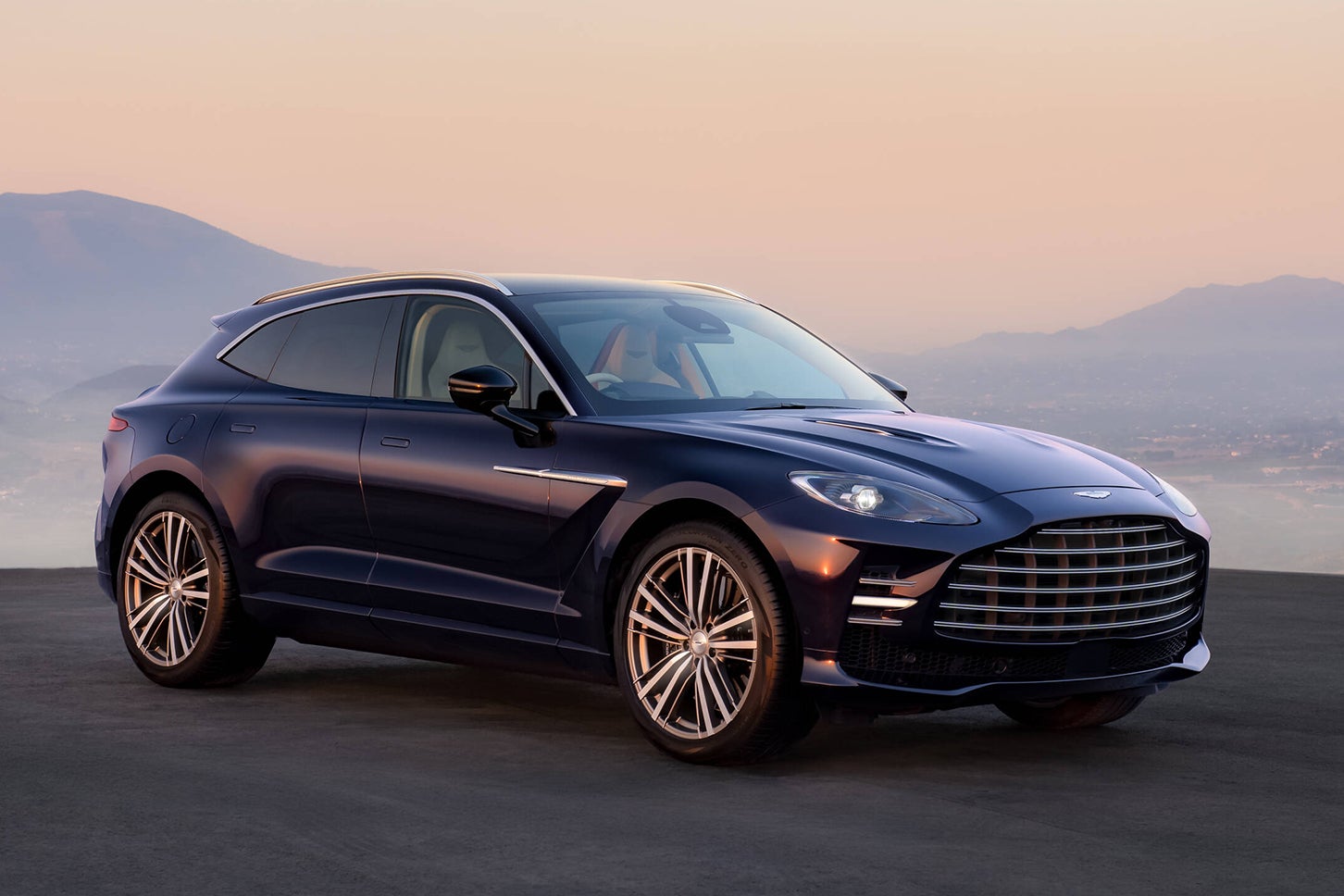 アストンマーティンDBX GT｜Aston Martin DBX GT