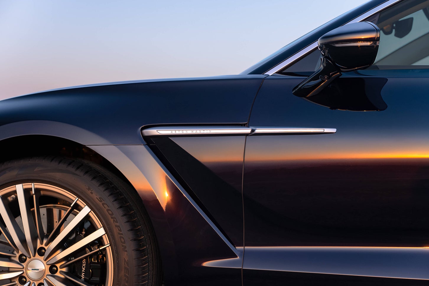 アストンマーティンDBX GT｜Aston Martin DBX GT