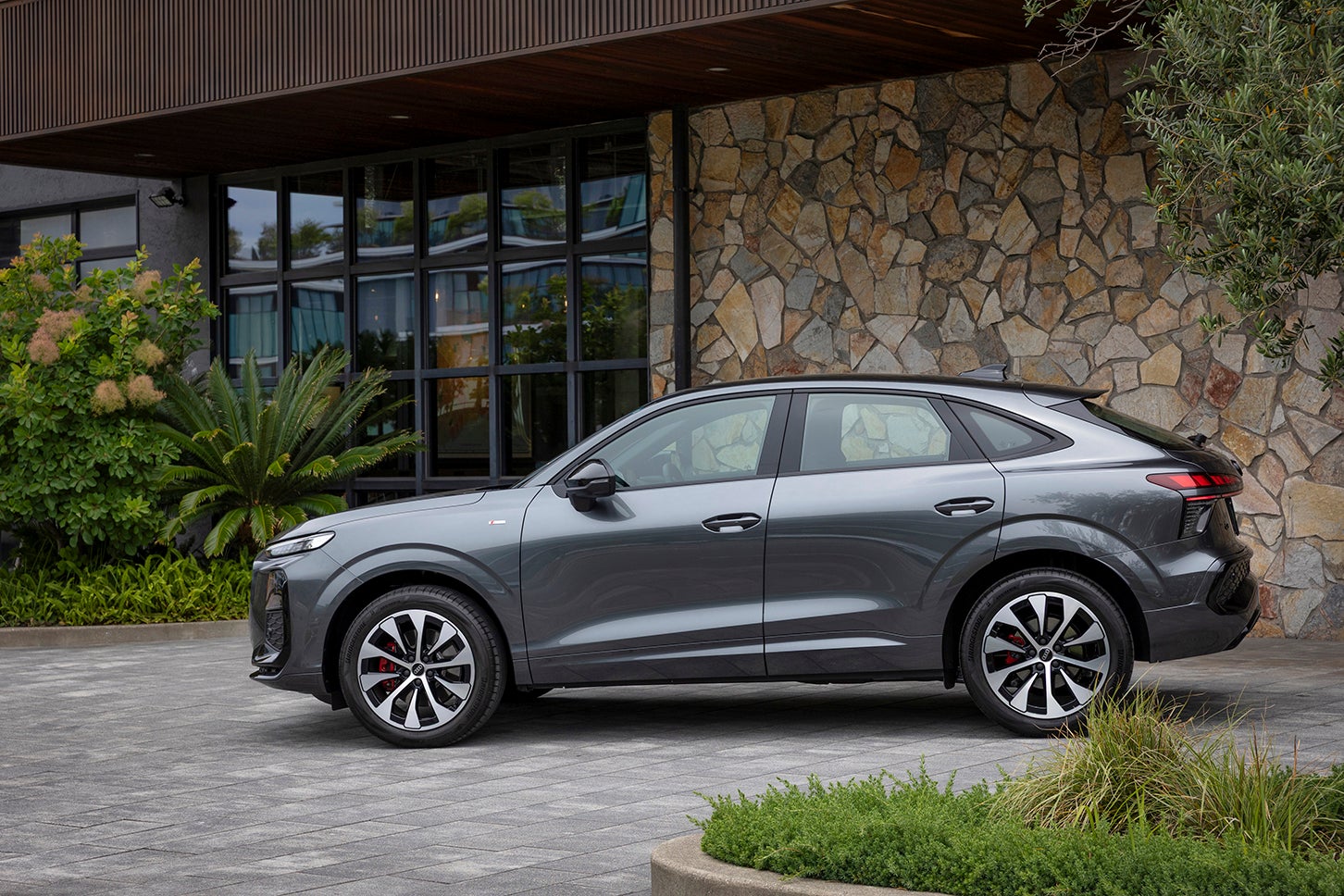 アウディQ3スポーツバックTFSIクワトロ150kWアドバンスド｜Audi Q3 Sportback TFSI 110kW advanced