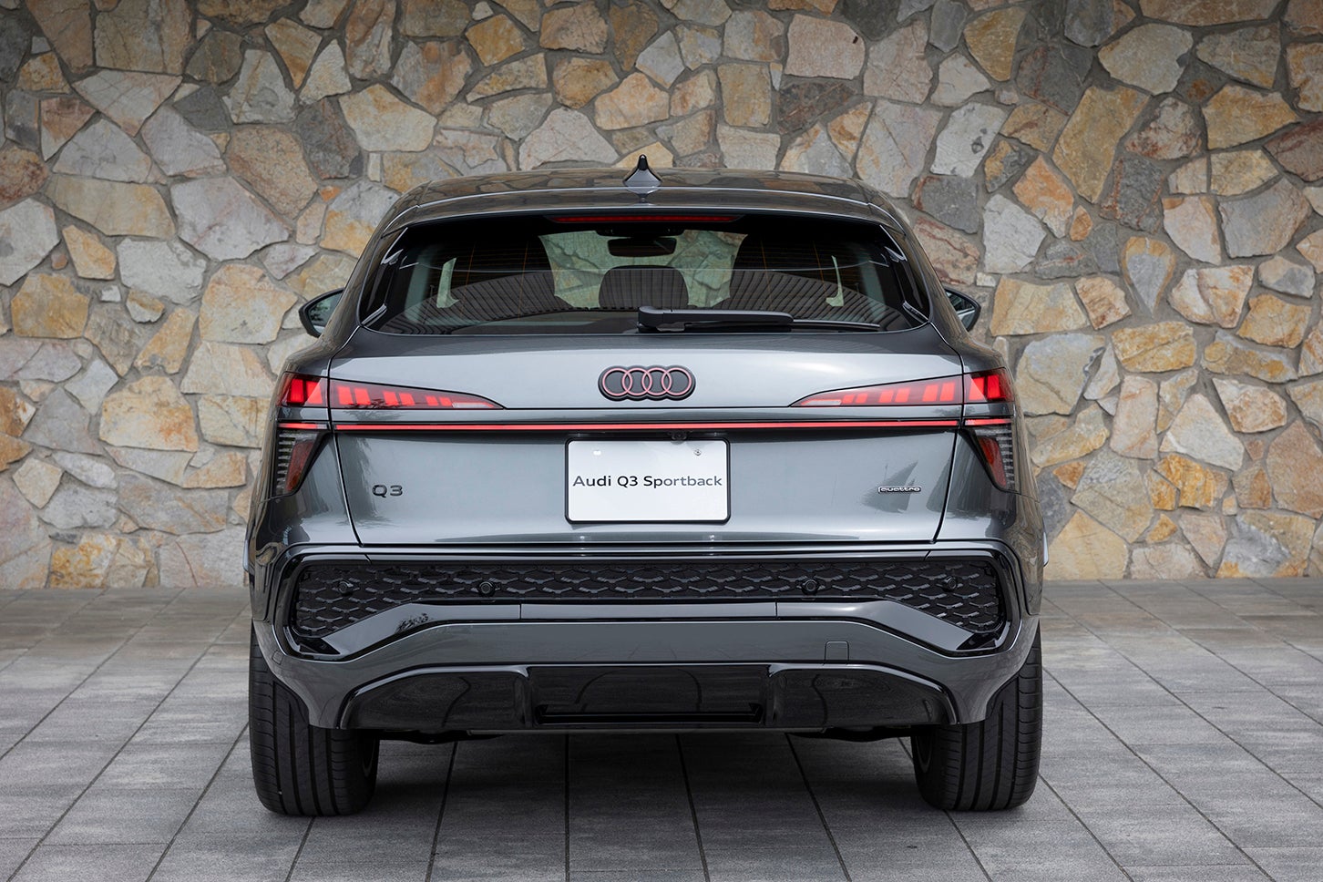 アウディQ3スポーツバックTFSIクワトロ150kWアドバンスド｜Audi Q3 Sportback TFSI 110kW advanced