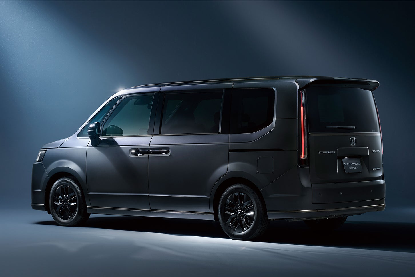 ホンダ・ステップワゴン e:HEVスパーダ ブラックエディション｜Honda Stepwgn e:HEV Spada Black Edition