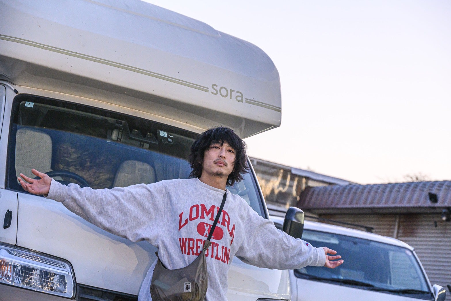 キャンピングカーで全国へ。古舘佑太郎が投げ銭ライブの旅で見つけたもの——「歌を積んで、旅に出る。」キャンピングカーで47都道府県へ #02