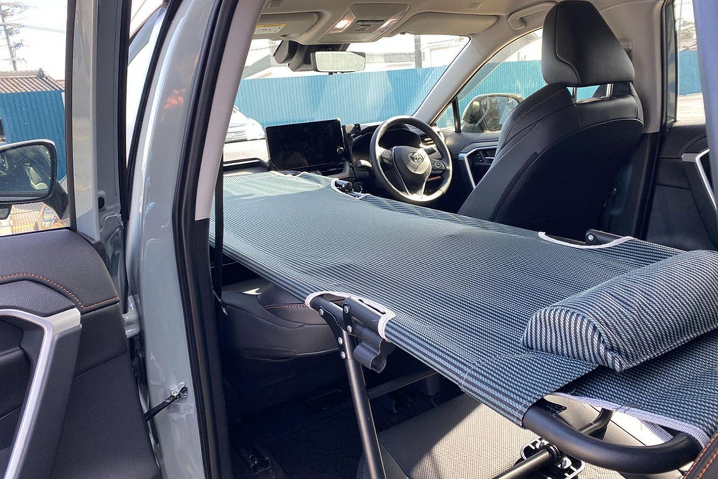 そもそも車中泊にベッドは必要？