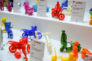 1モデルに対して3カラーずつ展開しているため、並べるととてもカラフル
