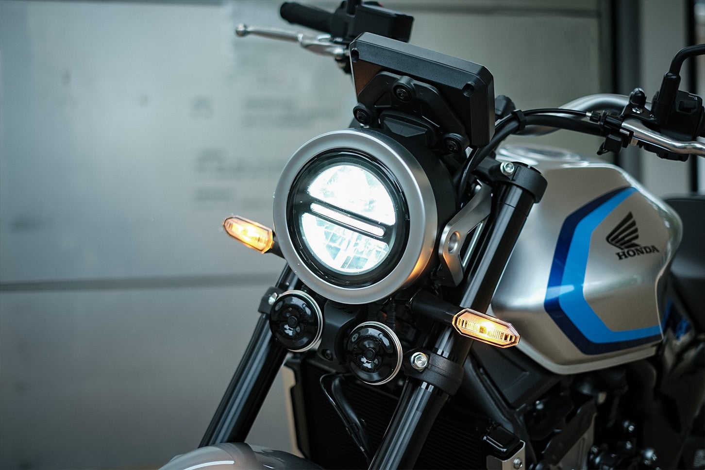 ホンダ CB400スーパーフォア E-クラッチ｜Honda CB400 SUPER FOUR E-Clutch