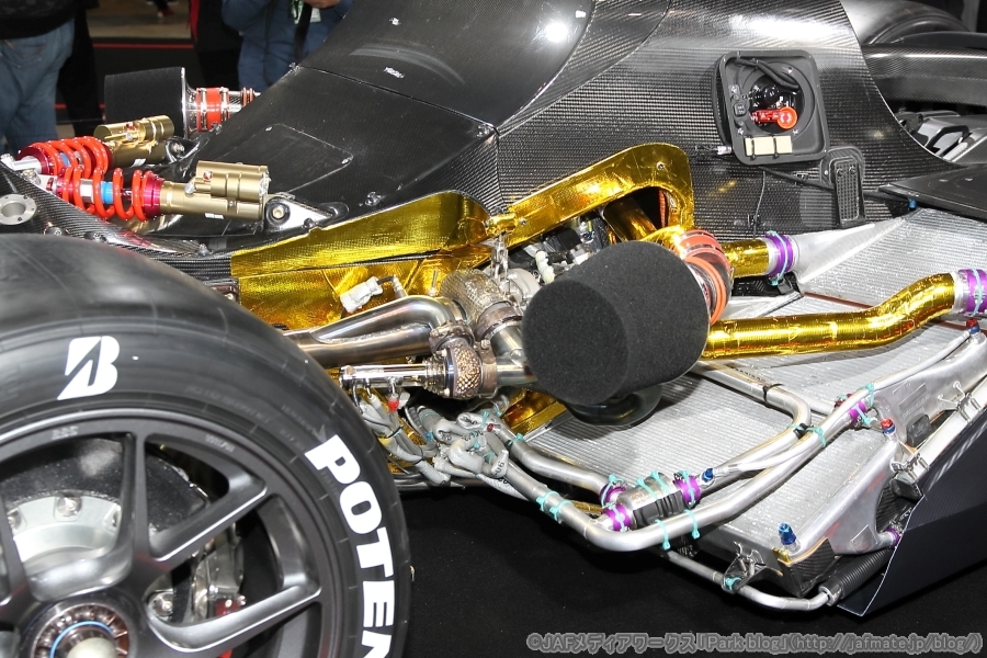 画像14。トヨタ「GR Supersport Concept」のV6エンジンはミッドシップにマウント。
