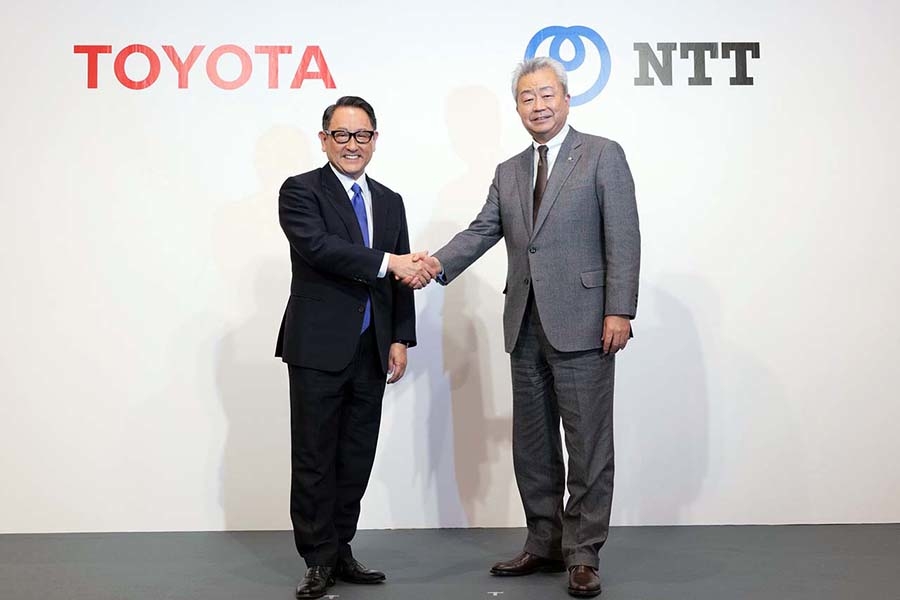 NTTとトヨタはスマートシティの実現に向け、それぞれが2000億円を拠出する巨大提携に踏み切った。右がNTTの澤田 純社長、左がトヨタ自動車の豊田章男社長