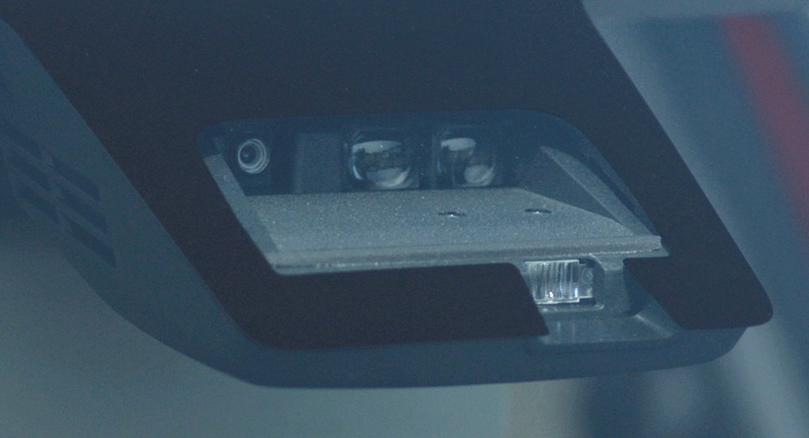 スズキの安全運転支援システムは4種類のセンサー方式がある。画像は、単眼カメラ+レーザーレーダーのデュアルセンサー方式。