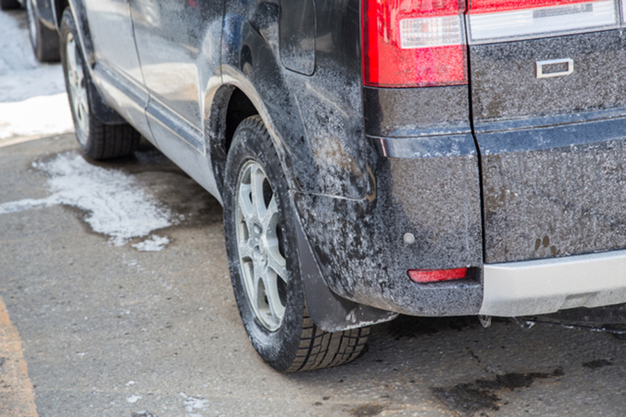 冬のクルマは汚れやすい 洗車で注意すべきポイントとは くるくら