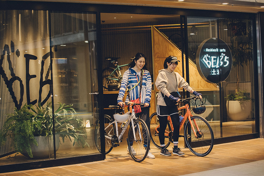 日本最大級のサイクリングリゾート「PLAYatre TSUCHIURA（プレイアトレ土浦）」内の一角にあるBEB5土浦。ホテルを出てすぐに走り出すことができる。
