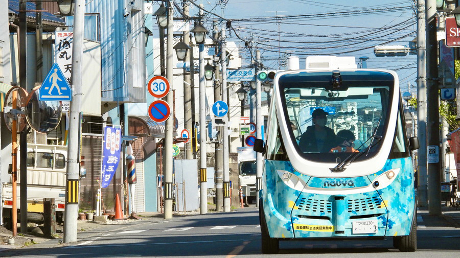 茨城県境町で自動運転バス「ナビヤ アルマ」実用化