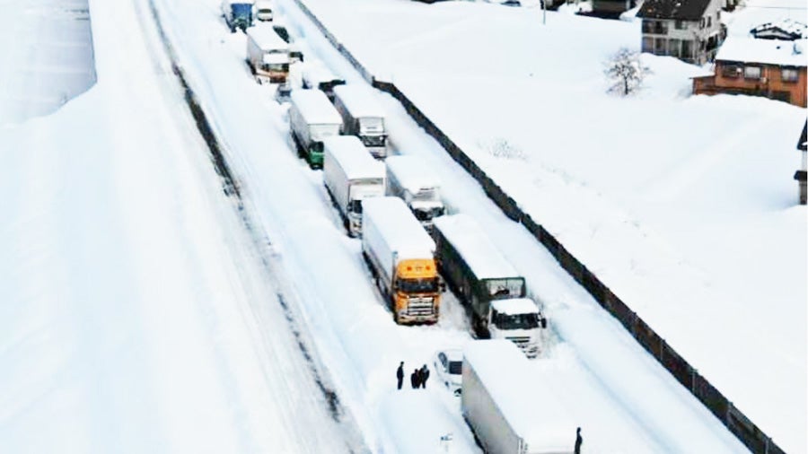 年末年始｜大雪｜天気｜立ち往生｜国交省｜NEXCO東日本｜関越道での立ち往生の様子