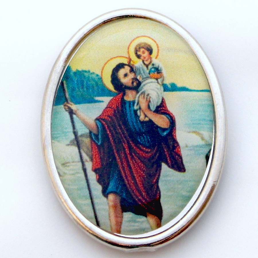 「聖クリストフォロス」のバッジ。幼いキリストを担いで川を渡ったとされ、交通安全の聖人である。