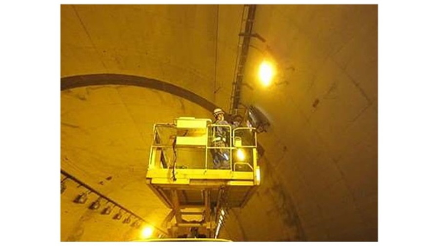 トンネル照明設備点検イメージ