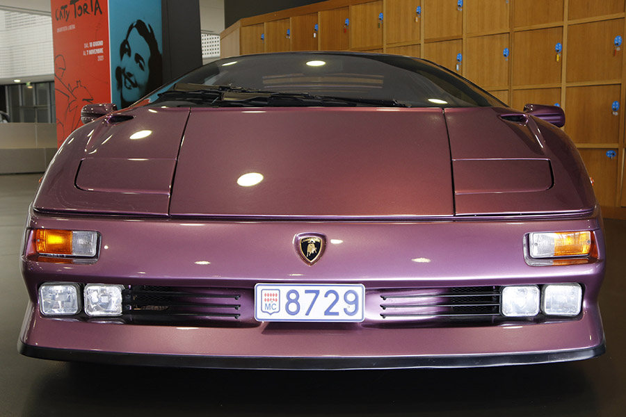 ランボルギーニ・ディアブロに装着されたモナコ公国のナンバー。トリノ自動車博物館で。