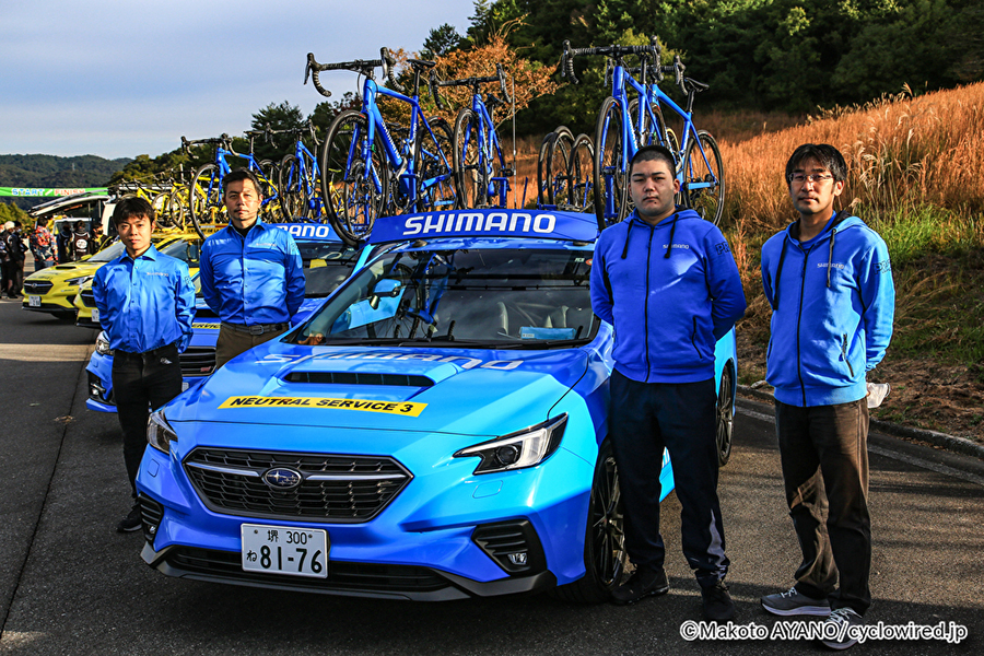 ロードレースを支えるシマノテクニカルサポートのみなさん　写真=Makoto AYANO/cyclowired.jp