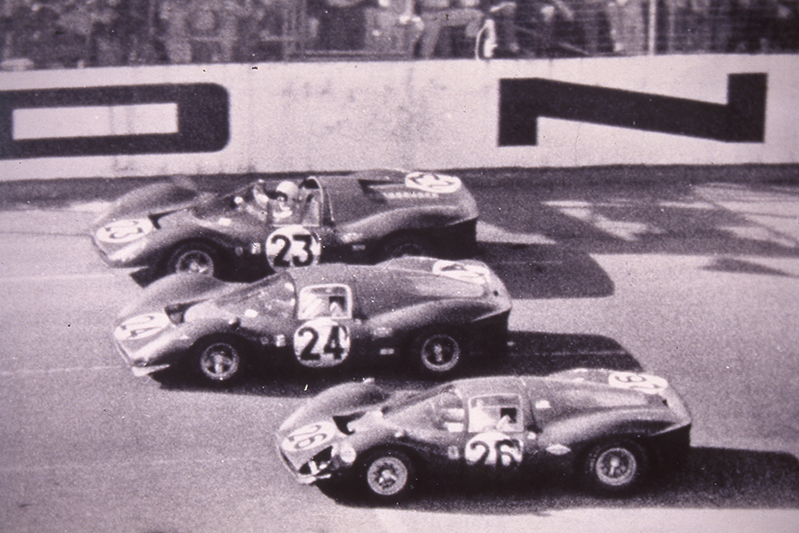 1967年にデイトナ・インターナショナル・レースウェイで開催され、フェラーリが1位から3位までを独占した伝説の24時間レース。