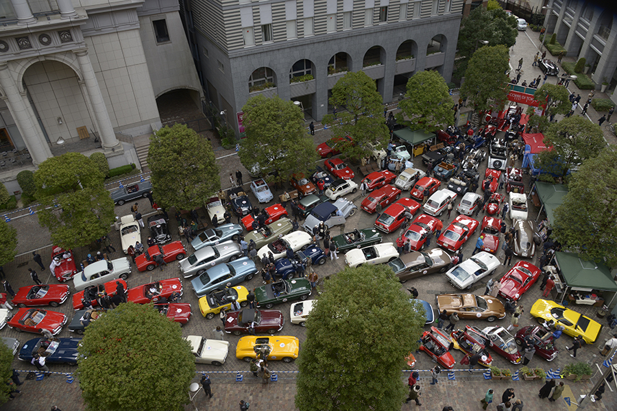 去年11月23日、100台を優に超えるクラシックカーが、汐留イタリア街狭しと集結した。