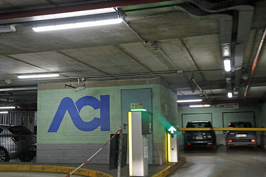ACIの関連企業が経営する地下駐車場のひとつ。トリノにて。