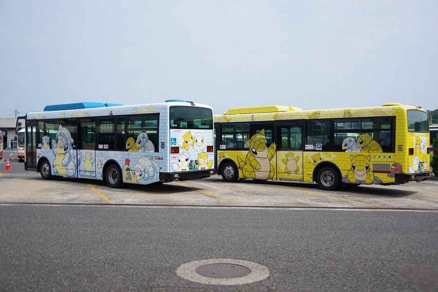 ポケモンのキャラクター「サンド」「アローラサンド」のラッピングバス_02　写真=鳥取県