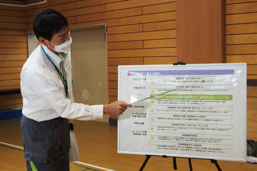 補修工事について説明するNEXCO東日本の齋藤克己氏。