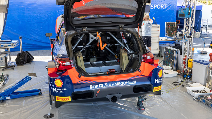 「ヒョンデ i20N WRCラリー1」のバンパーには排熱ダクトがあるが、ラジエーターは奥まった位置にあり見えない