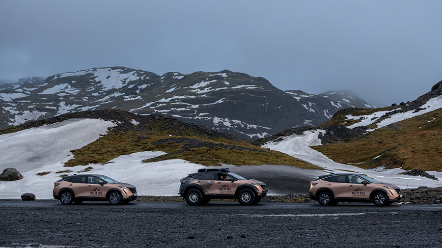 3月に北極から南極への冒険に向かう特別仕様の電気自動車（EV）「日産アリア」。
