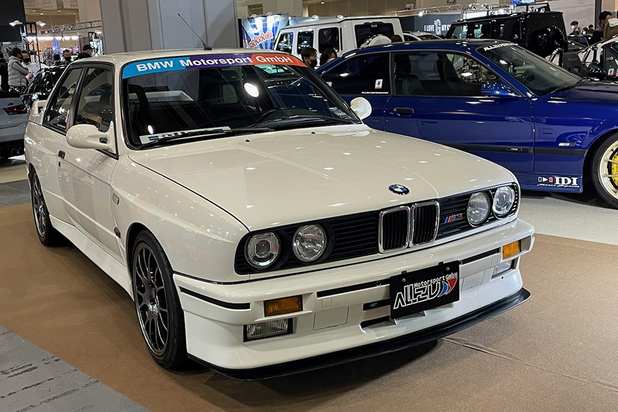 なつかしのE30型BMW M3という魅力的な車両も展示されていた（写真＝筆者）