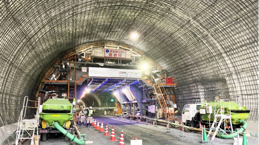 大津大石トンネル工事に導入した「全自動トンネル覆工コンクリート打設システム」