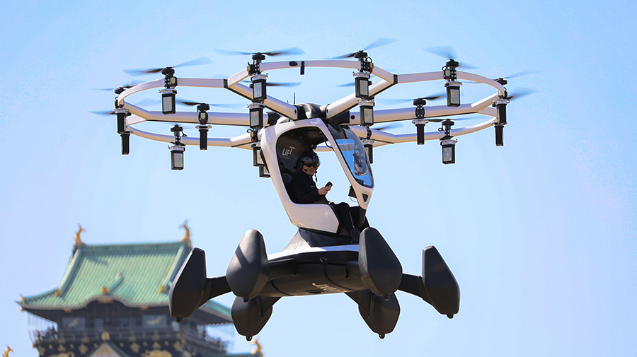 3月14日に大阪市の大阪城公園内野球場にて行われた有人実証飛行で使用された「空飛ぶクルマ」。