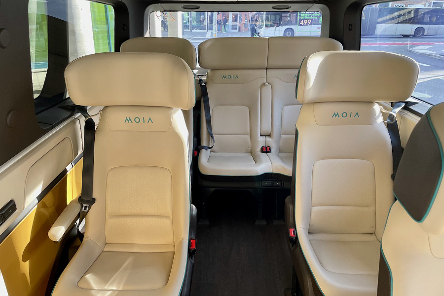 MOIAプラス6は6名乗車で、最後列には2人で仲良くいられるシートも用意されている