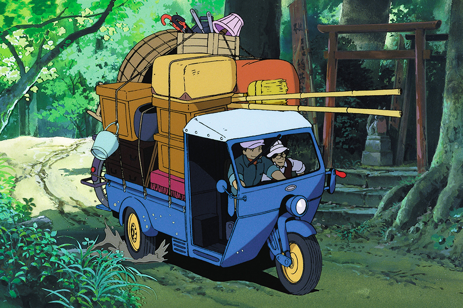 © Studio Ghibli　オート三輪の全盛期　となりのトトロの冒頭で家財道具を運搬している