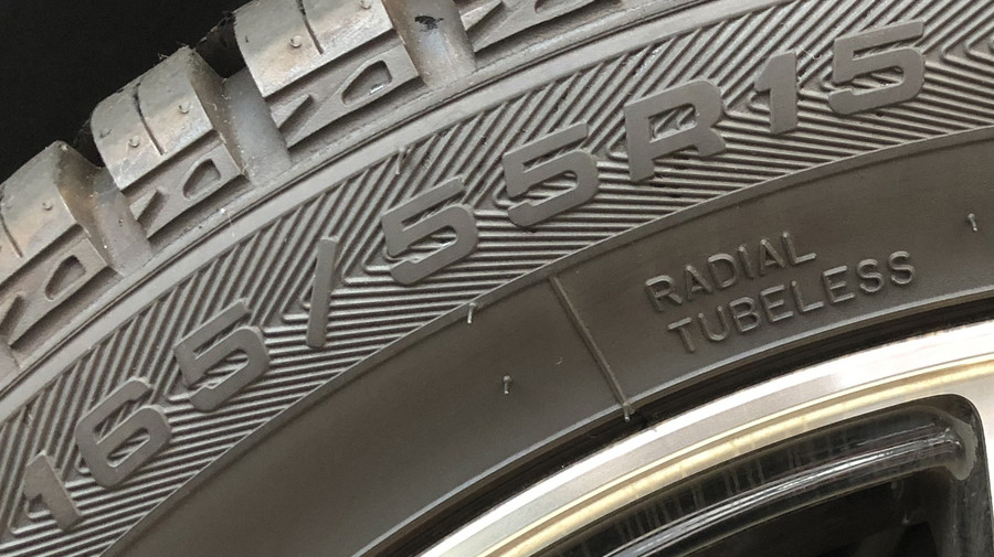 タイヤの製造年週まで分かる 知っておきたいタイヤ表示の意味 くるくら