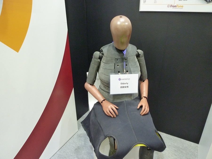 衝突実験用のダミー人形。人とくるまのテクノロジー展、株式会社ヒューマネティクス・イノベーティブ・ソリューションズ・ジャパンのブースにて。