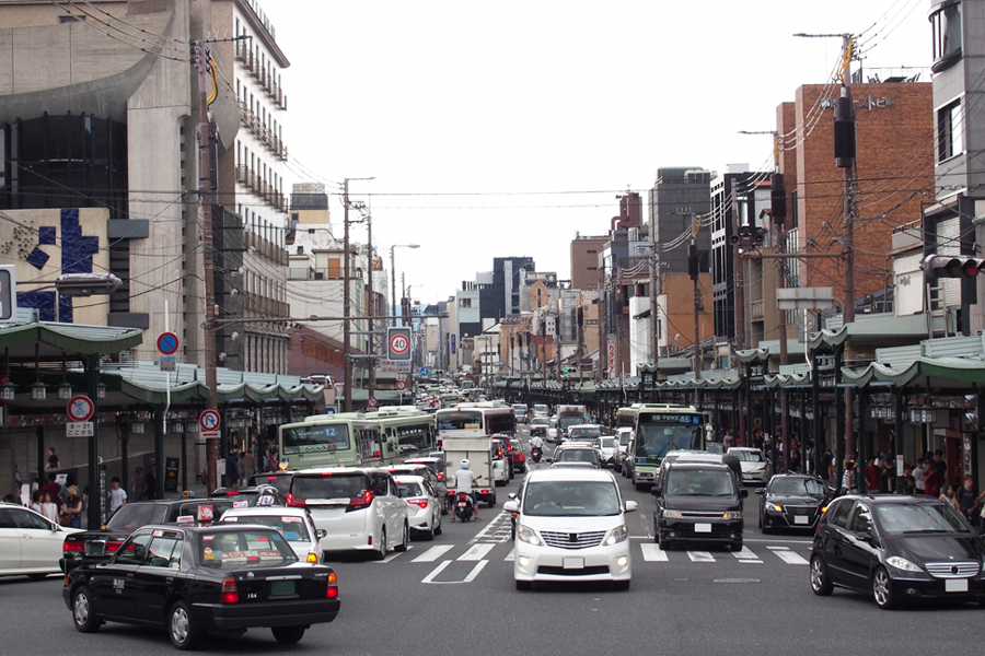 京都｜旅行｜マイカー｜クルマ｜バス通りの混雑